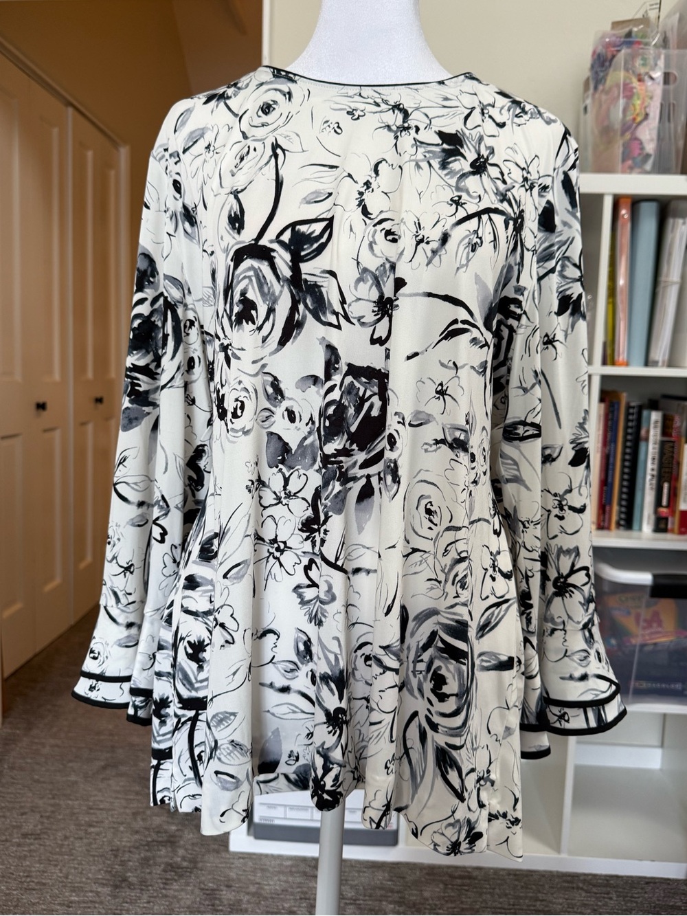Karl Lagerfeld Black & White Floral Flowing Women’s Tunic Top
